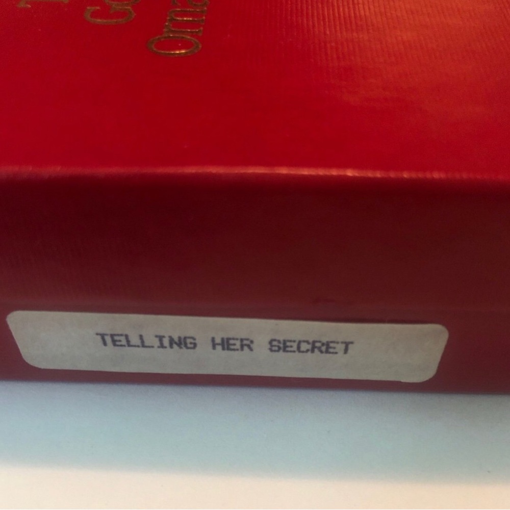 Hummel Gold Christmas Ornament by Danbury Mint - Telling Her Secret - Picture 5 of 5